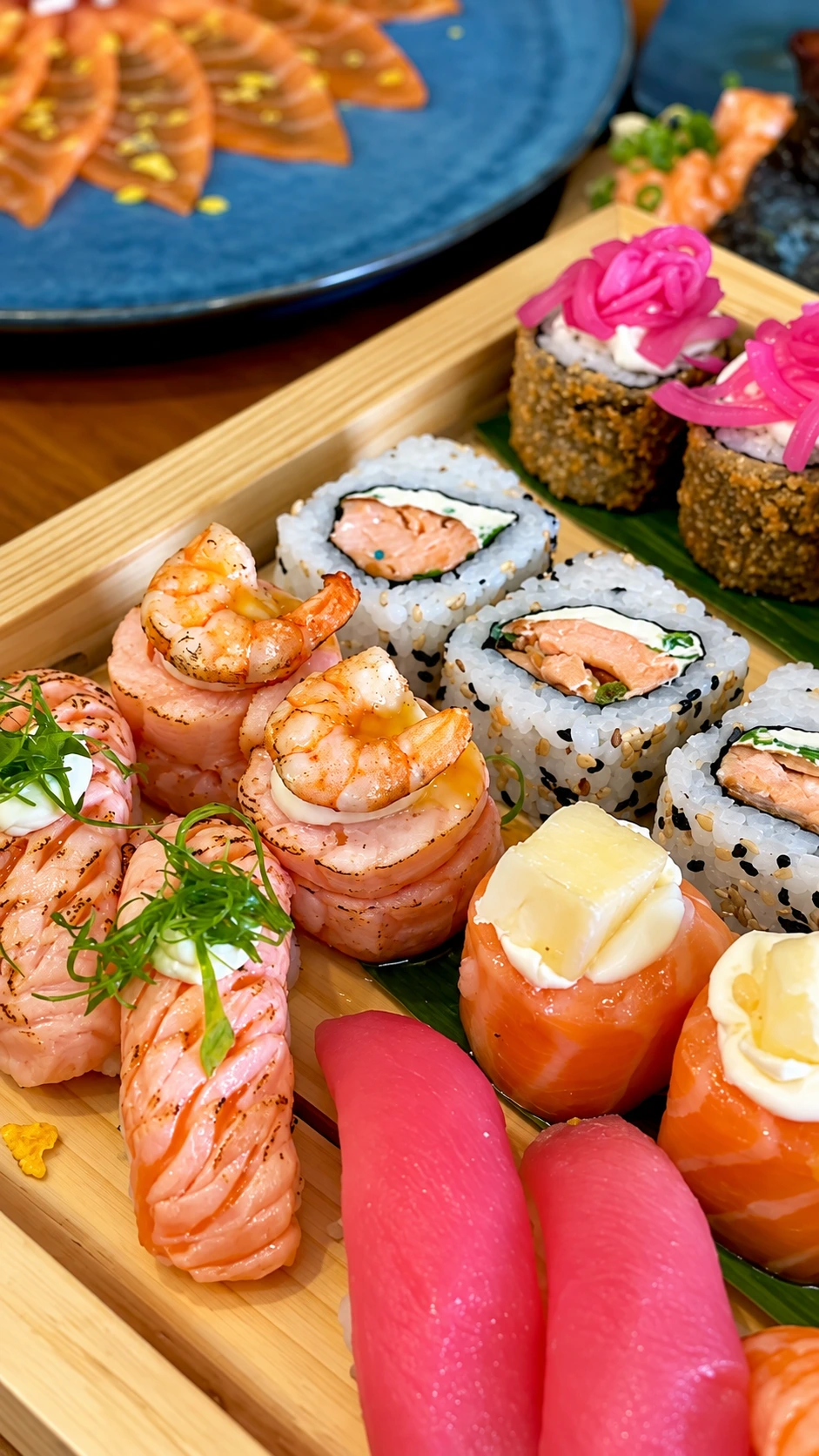 Seleção de sushis e jows do Sushi Amador Bueno